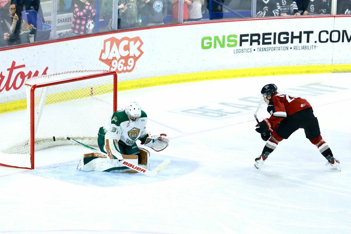 Peter Ivers - ST test press 激レア VIDEO: Vancouver Giants netminder Hood stops 55 in win over